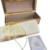 Samtbox mit Gebetsteppich, Gebetskette und großem Koran in beige/gold