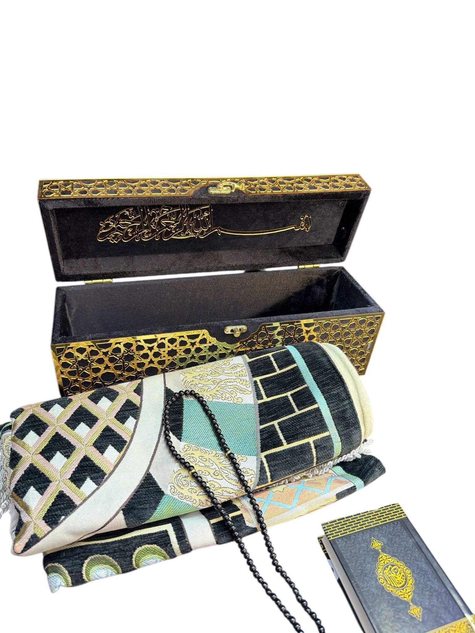 Samtbox mit Gebetsteppich, Gebetskette und großem Koran in schwarz/gold