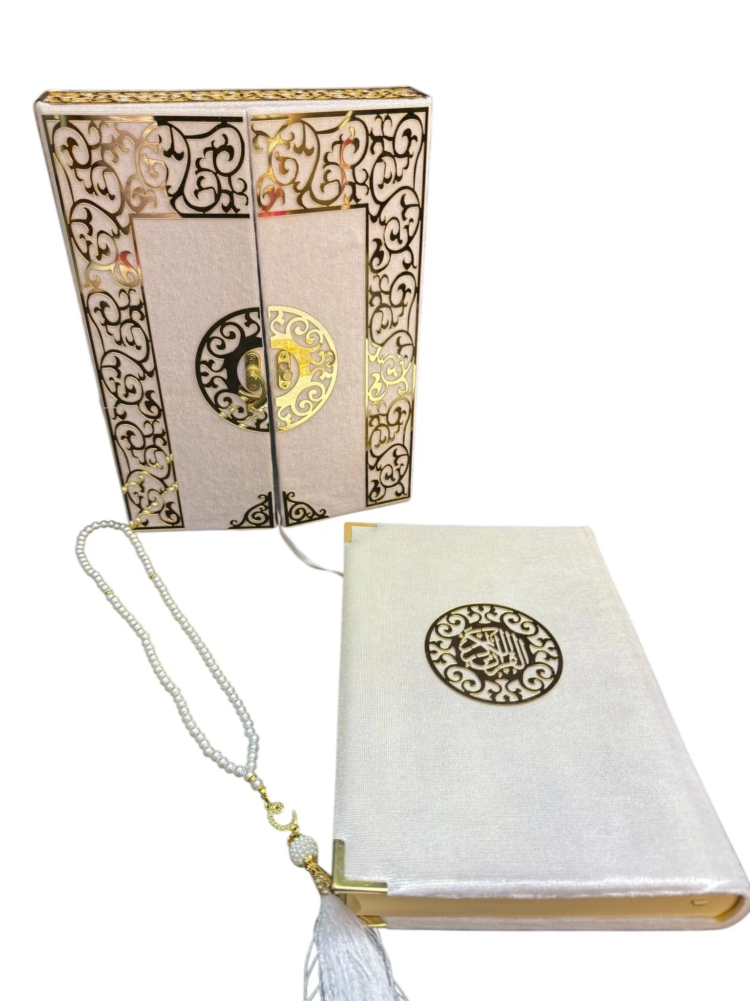 Koranbox in beige gold, dazugehörige Gebetskette und Koran in weiß