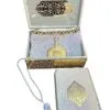Samtbox mit Gebetsteppich, Gebetskette und großem Koran in hellblau/gold