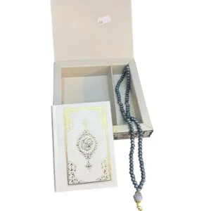 Koranbox mit mittelgroßem Koran silber/gold und Gebetskette in dunkelblau