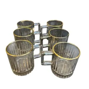 Tassen aus Schwarzglas mit Goldrand und Riffeloptik