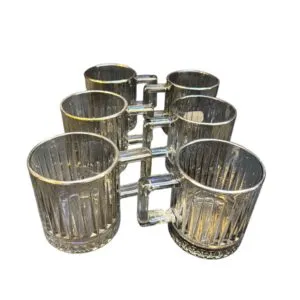 Tassen aus Schwarzglas mit Silberrand und Riffeloptik